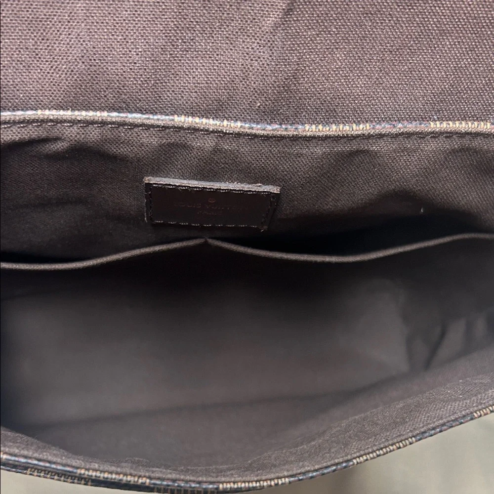 Louis Vuitton Damier Ebene District Messenger crossbody Bag